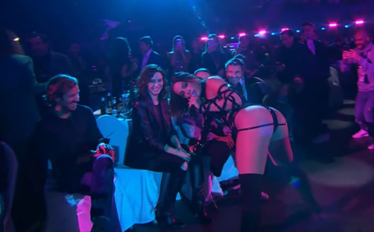 Captura del vídeo donde Anitta perrea a Ayuso