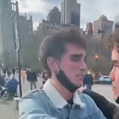 El emotivo reencuentro de dos hermanos gemelos separados al nacer: «Era yo, pero no era yo: era él»