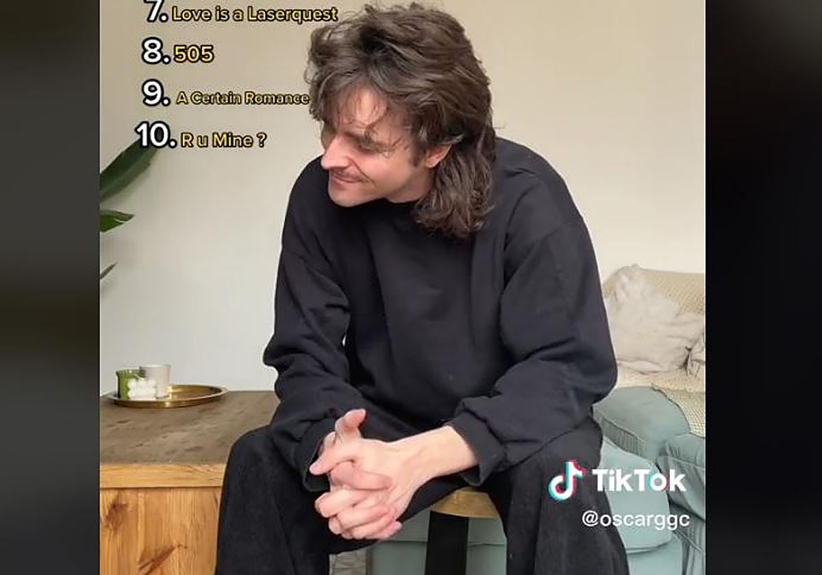 El TikToker Óscar GGC, en su vídeo sobre el top10 de Arctic Monkeys