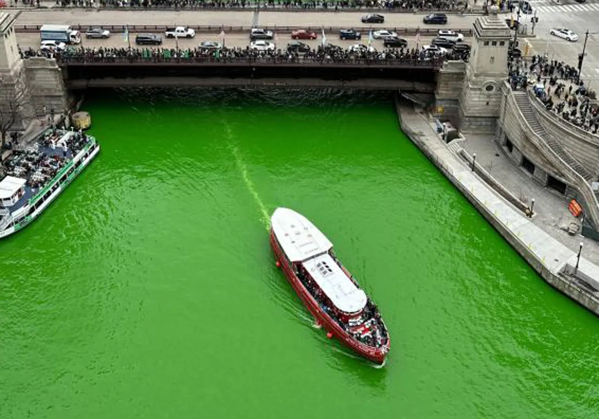 El río Chicago teñido de verde por San Patricio