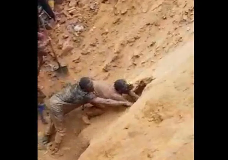 El espectacular rescate entre mineros tras un derrumbe en el Congo con palas y las propias manos