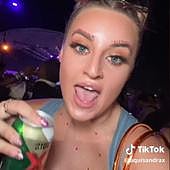 Una influencer española desvela cuánto cuesta una cerveza en Coachella: «Al menos están fresquitas»