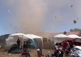 Las temibles imágenes del viento llevándose tiendas de campaña en el Viña Rock