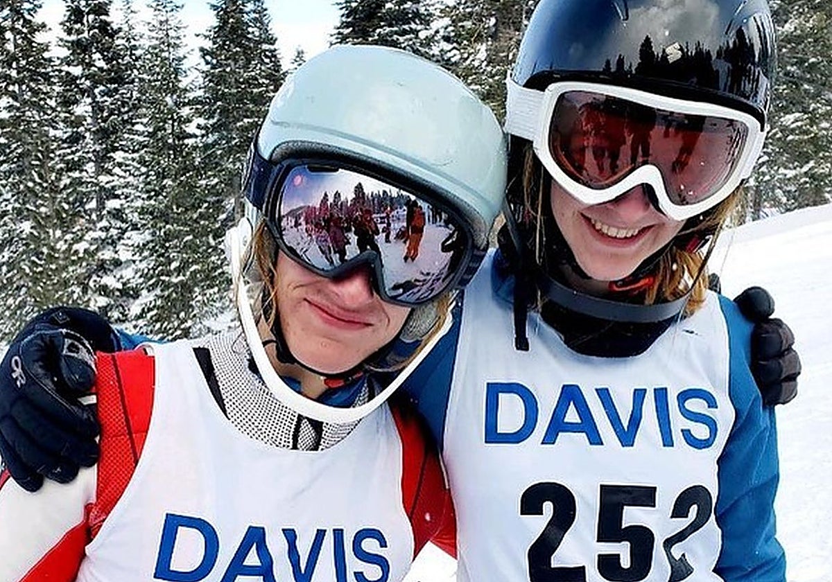 June Watterson (izq), la mujer transgénero que ganó la competición estatal con 17 segundos de diferencia