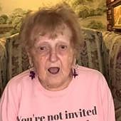 Una anciana arrasa con el vídeo para su funeral: «Si está aquí, expulsadla: te voy a perseguir»