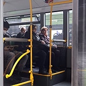 Una ecuatoriana se sorprende al ver lo que la gente hace en el transporte público en España: «Es un país muy ordenado»