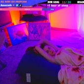 ¿Cuánto se puede ganar en Twitch por grabarte mientras duermes? La streamer Amouranth factura 17.000 dólares