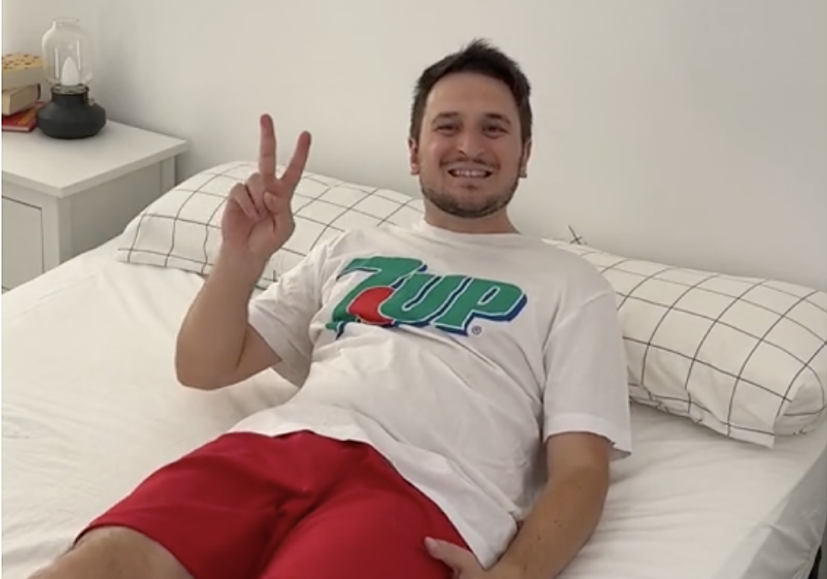 Un tiktoker cuenta cómo dormir en España en plena ola de calor y arrasa con sus trucos: «Si no haces esto, devuelve el DNI»