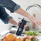 El truco infalible para quitar el mal olor a la botella de agua reutilizable y limpiarla por completo