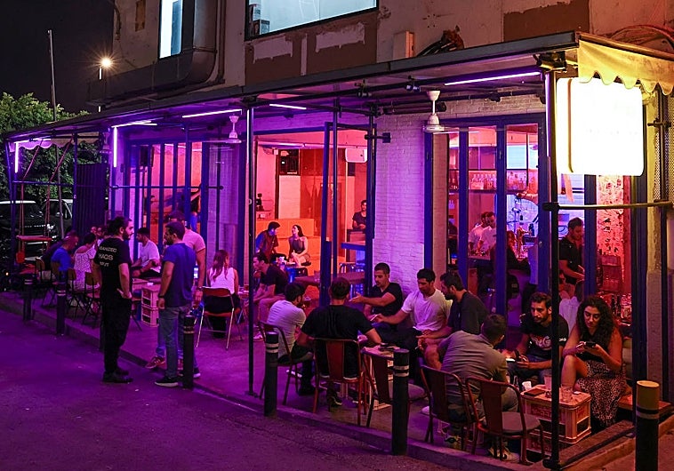 Una reseña compartida por un cliente ha causado un gran revuelo en Twitter gracias a la publicación del mensaje por la popular cuenta 'BarDePueblo1'.