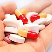 Una enfermera española enseña el precio de algunos medicamentos comunes en EE.UU: «Lo veo hasta barato»