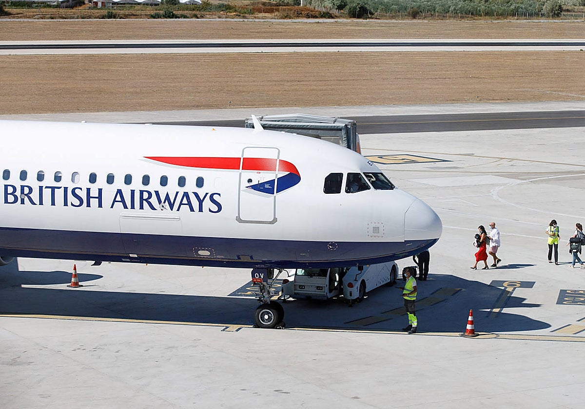 En una de las conversaciones de texto, Beaton se jactó de sus aventuras declarando: «He sido un niño muy travieso»