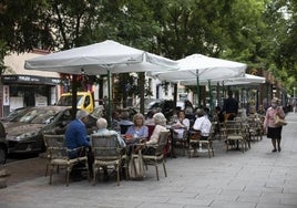 «¿Los europeos trabajan?»: Las respuestas a un estadounidense que alucina con el estilo de vida en el Viejo Continente