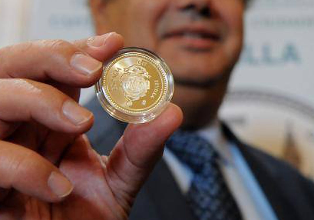 Detalle de una cara de una moneda