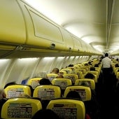 Se queja a Ryanair de pagar de más por sentarse con su pareja y la respuesta de la aerolínea es viral