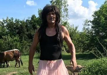 Frank Cuesta se viste de mujer para criticar el lenguaje inclusivo: «Si ahora digo que mi nombre es Paca...»