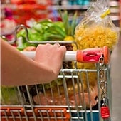 Unos españoles alucinan con lo que se vende en los supermercados de Ecuador