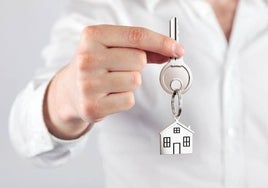 Una huésped se queda de okupa 575 días en una mansión de lujo de Airbnb y exige una compensación de 100.000 dólares
