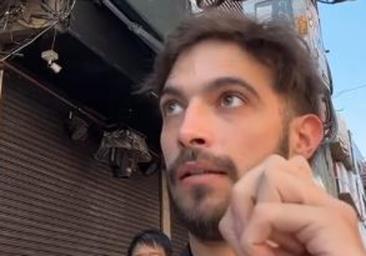 Un español en Tailanda va a un bar y prueba a pedir la cuenta con el típico gesto: este es el resultado