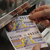 Gana 50.000 euros en la lotería y se pide dos días libres del trabajo para vigilar el cupón premiado