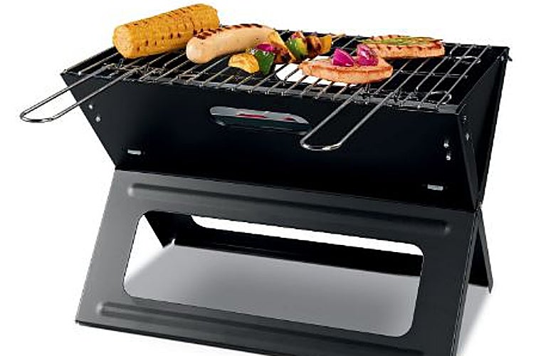 Esta barbacoa ofrece una amplia superficie de cocción que permite preparar una gran variedad de alimentos
