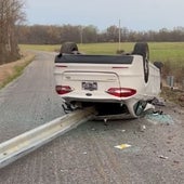 Un padre muestra el coche de su hija atravesado por una barandilla tras un brutal accidente: «Tienes que ver esto...»