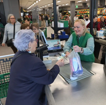 Un matemático desvela el truco para saber en qué cola del supermercado debes ponerte para ir más rápido