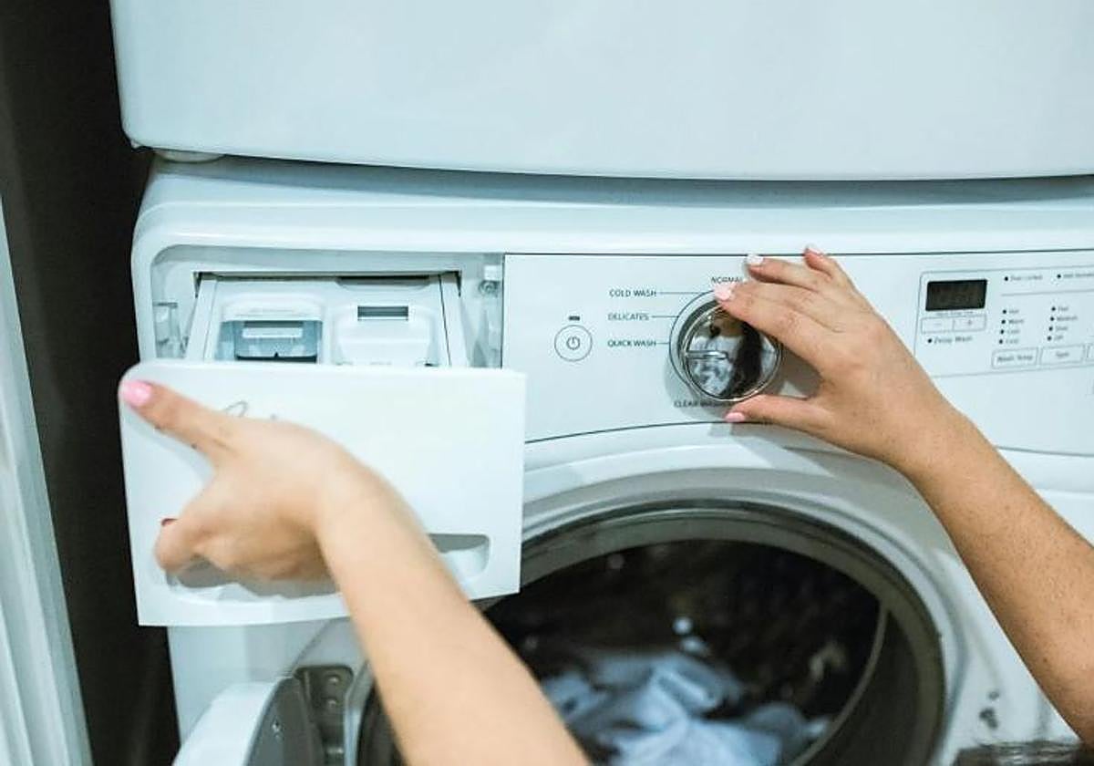 La lavadora tiene una pestaña en su cajón que muy pocas personas conocen y que es fundamental para su buen uso