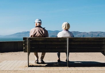 ¿Por qué el olor corporal de las personas mayores es 'más fuerte'? Motivo y edad a la que puede empezar a manifestarse