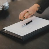 Una trabajadora demanda a su empresa por pagarle por no hacer nada durante 20 años