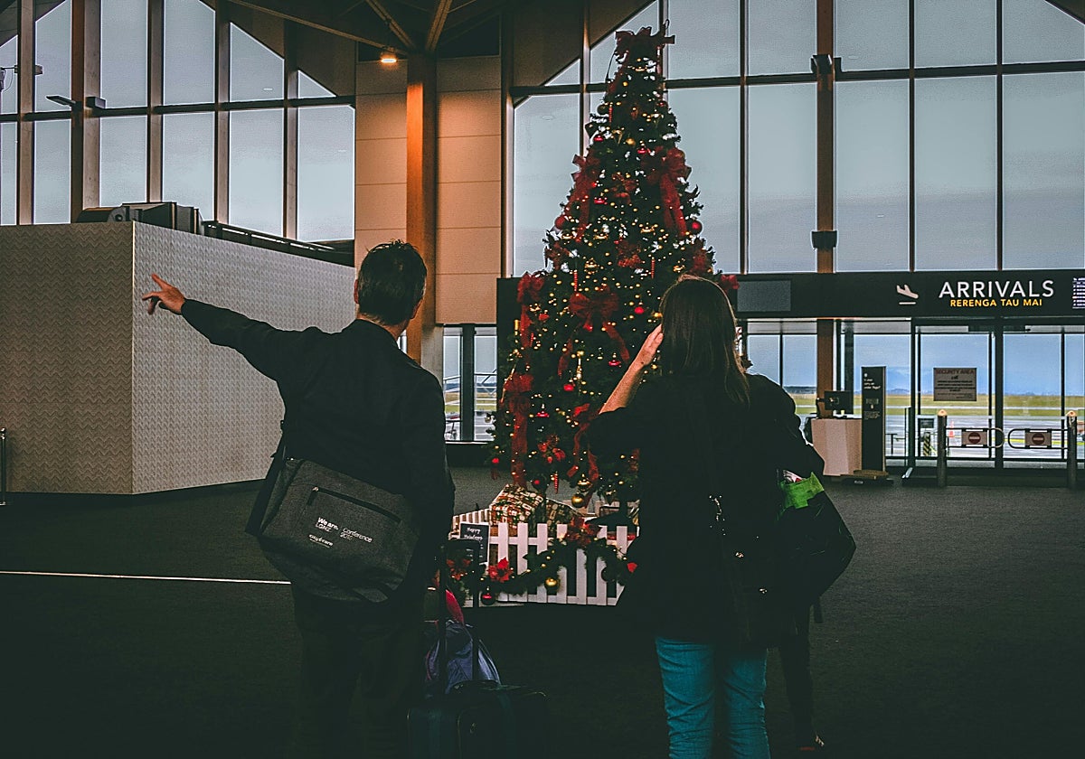 En la audiencia la mujer sostuvo que había acordado verbalmente con su pareja que él la llevaría al aeropuerto