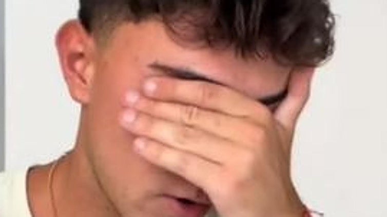 Un profesor alucina al ver los regalos que ha recibido de sus alumnos: «El último no tiene sentido»