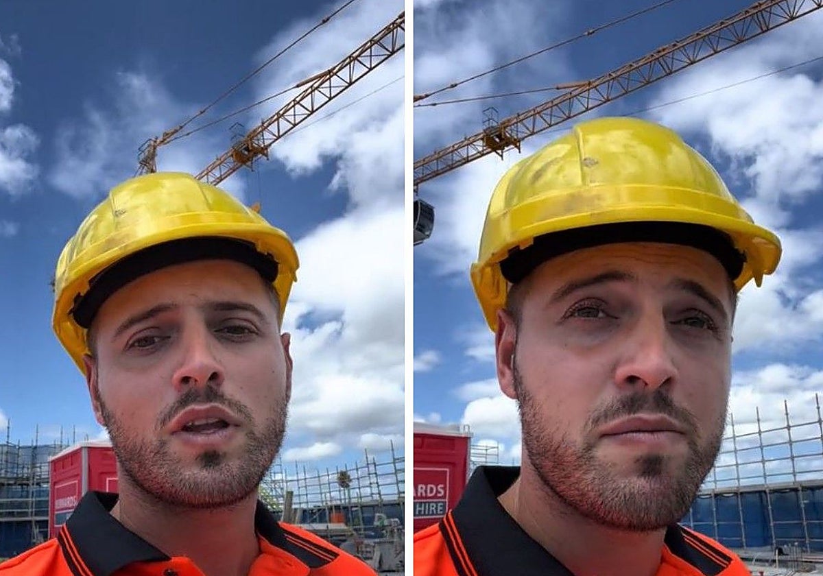 Carlos, explicando sus condiciones laborales desde la obra