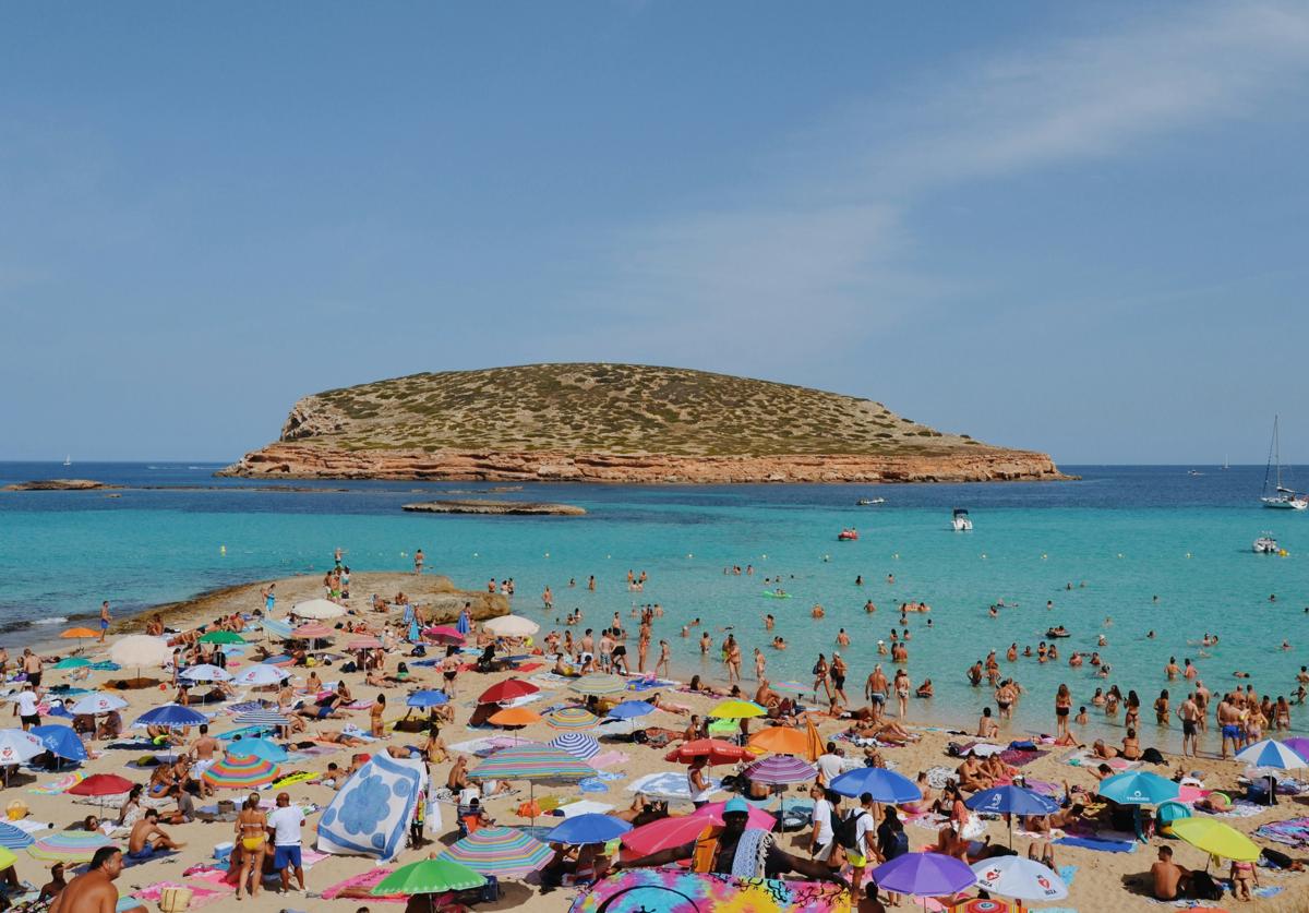 La prensa británica alerta sobre un nuevo método de robo a turistas en las playas españolas