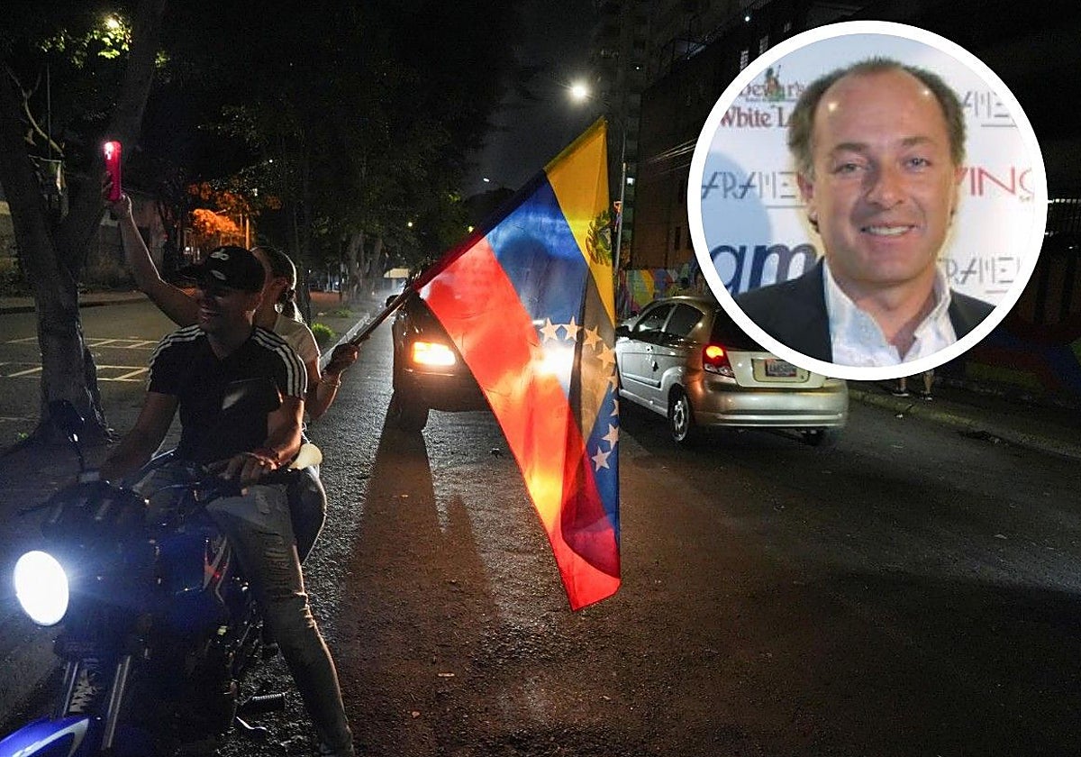 Ciudadanos venezolanos, esta noche por las calles de Caracas