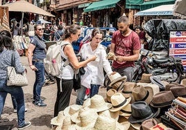 Una española que viaja a Marruecos cuenta su experiencia en una tienda de suvenires: «Esa parte tenía polvo...»