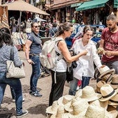 Una española que viaja a Marruecos cuenta su experiencia en una tienda de suvenires: «Esa parte tenía polvo...»