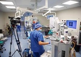 Una enfermera, muy clara sobre cómo es trabajar en la sanidad pública española frente a la privada: «Pasaba todo el día...»