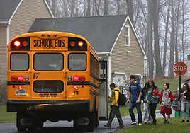 Un español que vive en Estados Unidos, sin palabras por las preguntas que le hacen allí de nuestro país: «Dadles un libro»