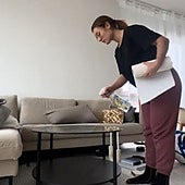 Una española que trabaja como limpiadora en Suiza explica cuánto dinero gana a diferencia de nuestro país