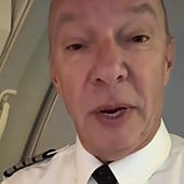 Un piloto explica qué ocurre si alguien intenta abrir la puerta del avión en pleno vuelo: «A velocidades superiores a 140 km...»