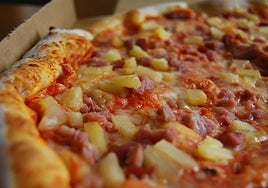 Un restaurante cobra la pizza con piña a más de 100 euros para que la gente no la pida: «La detestamos»