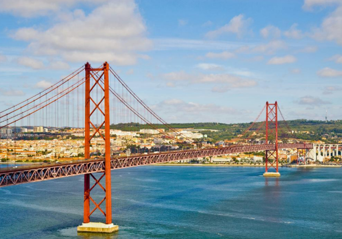 El emblemático Puente 25 de Abril, conocido como el «Golden Gate» europeo