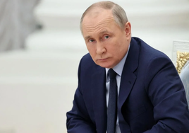 Un experto en lenguaje corporal revela lo que transmite Putin con los ojos durante un discurso: «El cuerpo dice mucho»