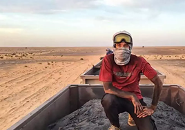 Un viajero da la vuelta al mundo en el menor tiempo posible e indica cuántas horas se necesitan para hacerlo: «En línea recta...»