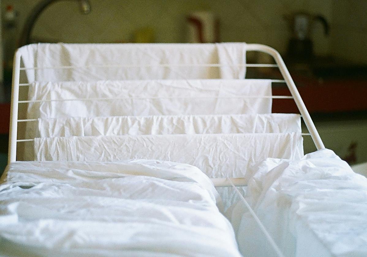 ¿Cada cuánto hay que cambiar las sábanas y toallas en casa?