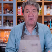 El chef Koldo Royo explica cómo cocinar la mejor leche frita en Semana Santa