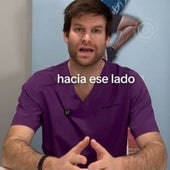 Un médico explica los riesgos que tiene dormir de esta forma tan común
