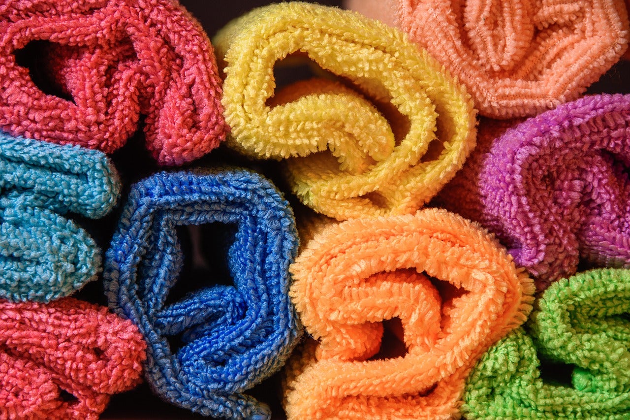 Una experta en limpieza explica cómo utilizar correctamente las bayetas de microfibra