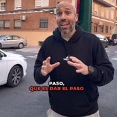 Un conductor de autoescuela señala qué debemos hacer cuando no funcionan los semáforos por el apagón